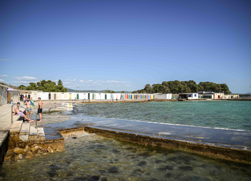 Fotografija 1 - Prvosvibanjska fešta na Jadriji: Neki to vole vruće zagrijali publiku, na Fenikse još stignete