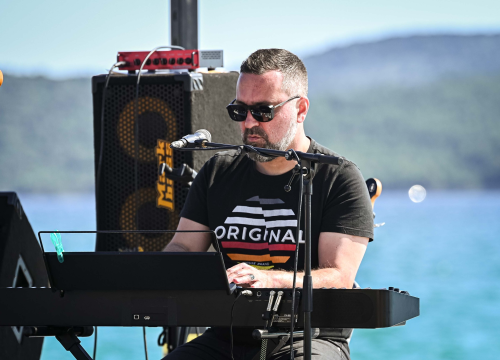 Fotografija 25 - Prvosvibanjska fešta na Jadriji: Neki to vole vruće zagrijali publiku, na Fenikse još stignete