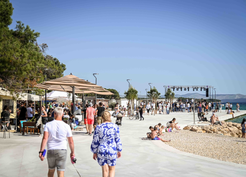 Fotografija 8 - Prvosvibanjska fešta na Jadriji: Neki to vole vruće zagrijali publiku, na Fenikse još stignete