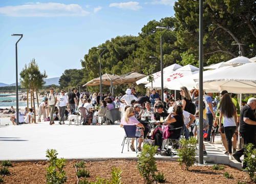 Fotografija 20 - Prvosvibanjska fešta na Jadriji: Neki to vole vruće zagrijali publiku, na Fenikse još stignete