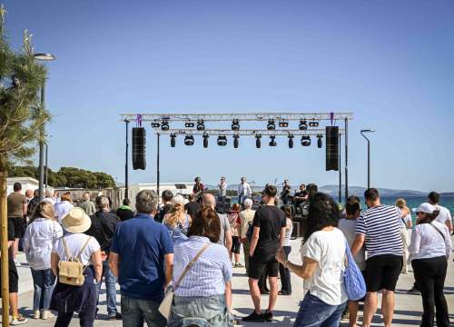 Fotografija 22 - Prvosvibanjska fešta na Jadriji: Neki to vole vruće zagrijali publiku, na Fenikse još stignete