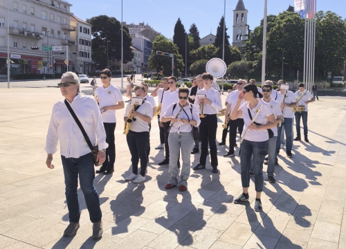Šibenska narodna glazba budnicom obilježila 1. svibnja, fešte diljem županije