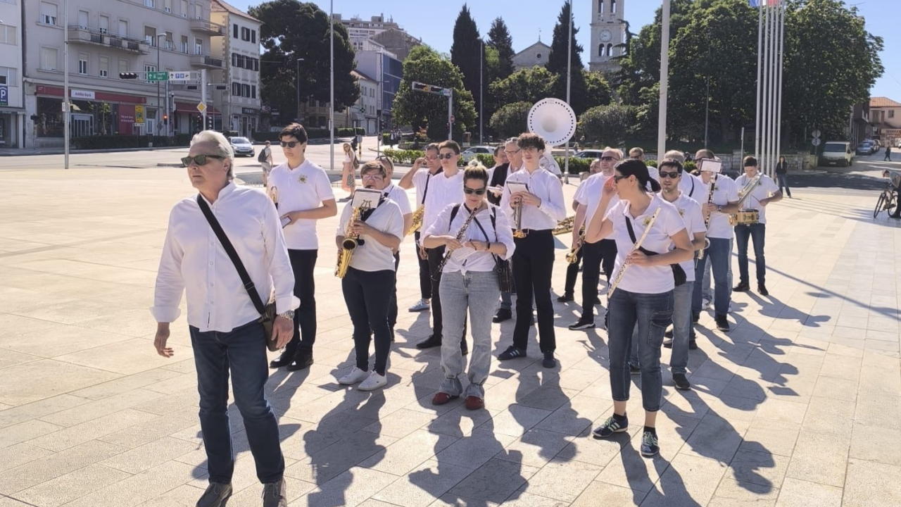 Šibenska narodna glazba budnicom obilježila 1. svibnja, fešte diljem županije