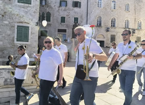 Fotografija 14 - Šibenska narodna glazba budnicom obilježila 1. svibnja, fešte diljem županije