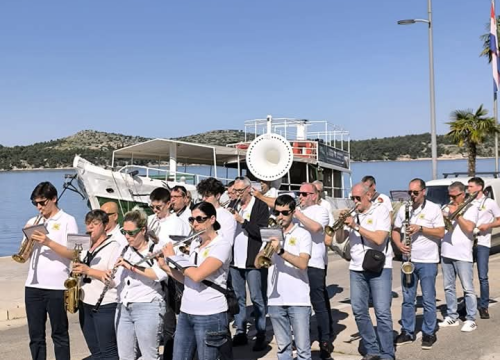Fotografija 11 - Šibenska narodna glazba budnicom obilježila 1. svibnja, fešte diljem županije