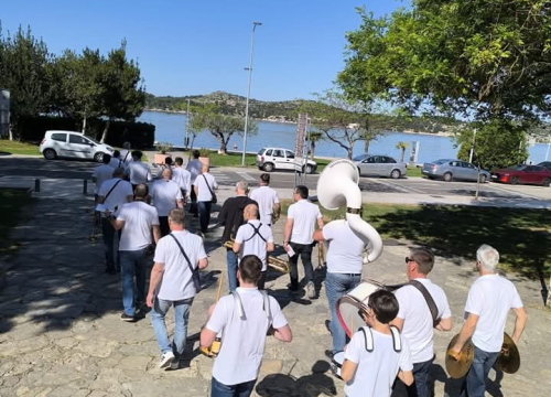 Fotografija 5 - Šibenska narodna glazba budnicom obilježila 1. svibnja, fešte diljem županije