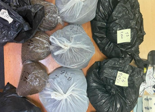 Fotografija 3 - Šibenska policija zaplijenila opasan arsenal: Ilegalno oružje, mina, droga i duhan