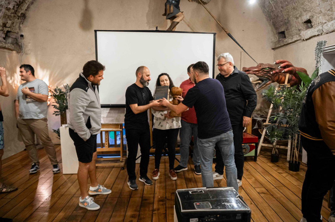 Pub kviz liga u Azimutu zatvorila sezonu: Ekipa Obala propalih omladinaca zasluženo ponijela pehar