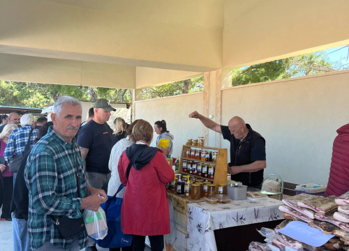 Fotografija 10 - Mirisi janjca i šušur tradicije: Ekipa ŠibenikIN-a jutros na benkovačkom sajmu