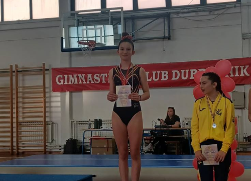 Fotografija 1 - Gimnastičarke Dišpeta uspješne na natjecanju u Dubrovniku