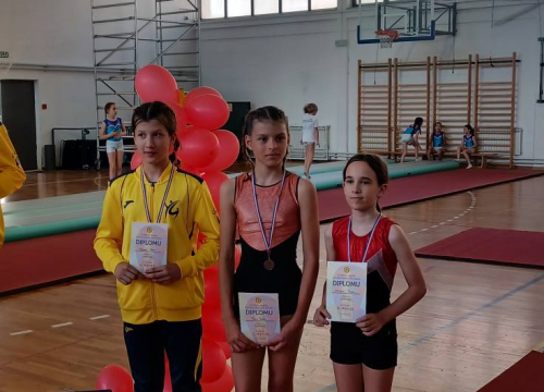 Fotografija 10 - Gimnastičarke Dišpeta uspješne na natjecanju u Dubrovniku