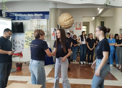 Fotografija 15 - Dan otvorenih vrata Medicinske škole Šibenik: 'Vaš će poziv u budućnosti spašavati mnoge živote'