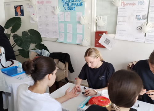 Fotografija 9 - Dan otvorenih vrata Medicinske škole Šibenik: 'Vaš će poziv u budućnosti spašavati mnoge živote'