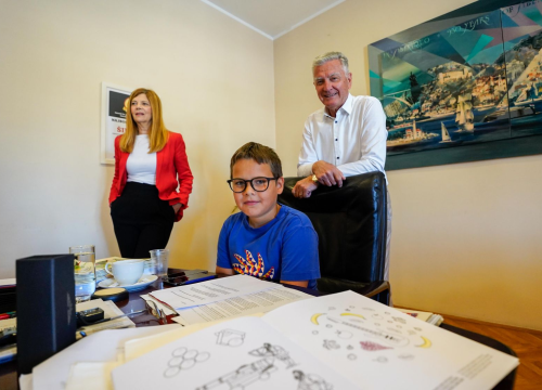 Fotografija 5 - Školarci iz Brodarice i Grebaštice posjetili šibensku gradsku upravu