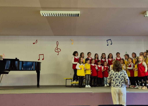 Fotografija 1 - U Drnišu održan susret zborova