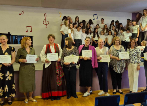 Fotografija 9 - U Drnišu održan susret zborova