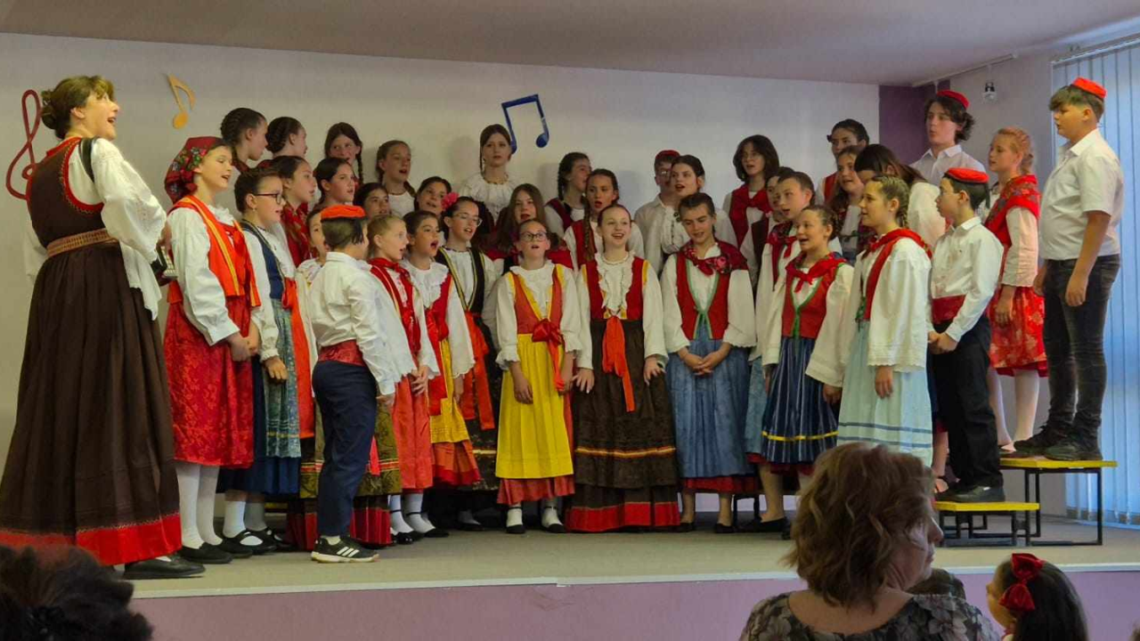 U Drnišu održan susret zborova osnovnih škola Šibensko-kninske županije