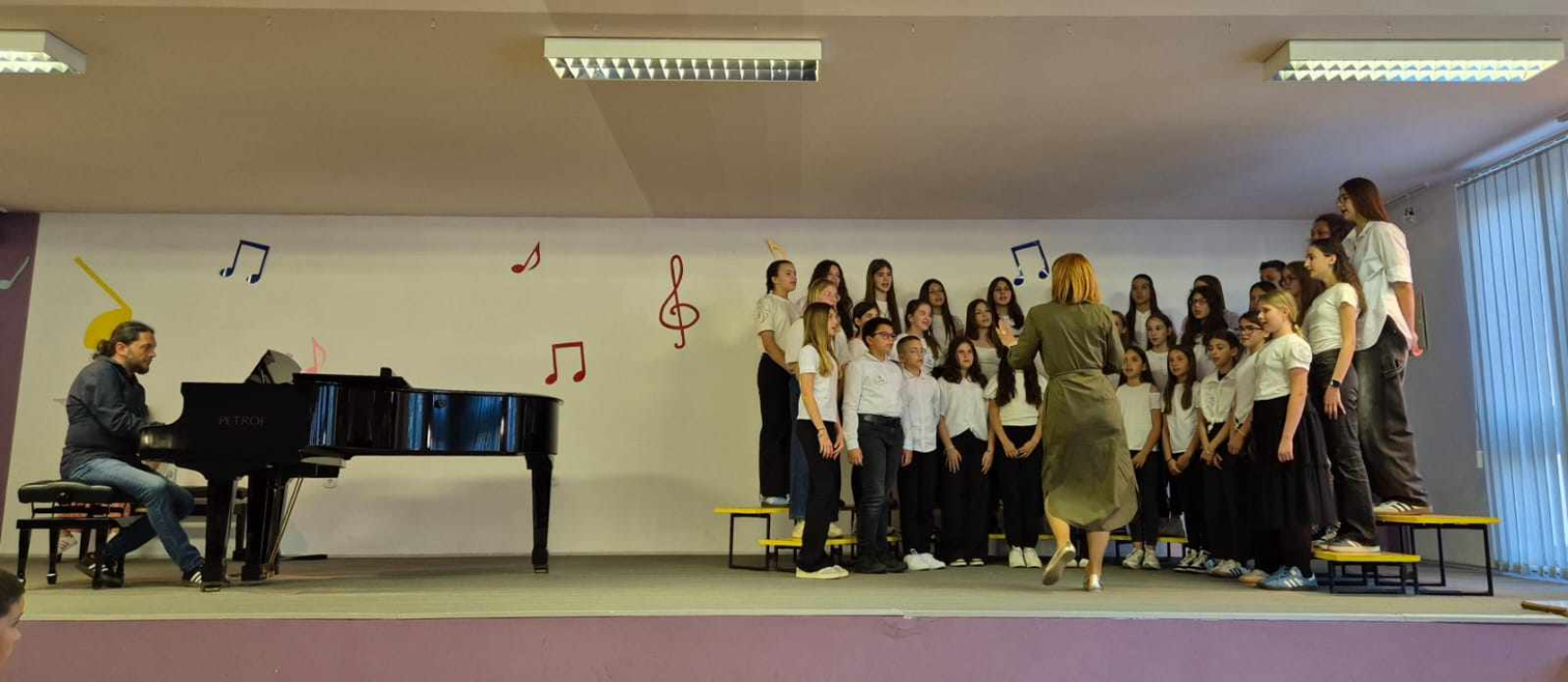 U Drnišu održan susret zborova