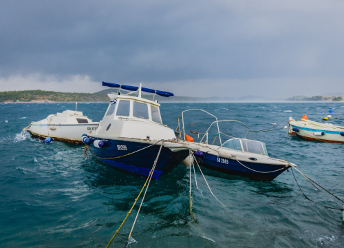 Jako nevrijeme zahvatilo Zagreb i okolicu te Slavoniju. Tijekom večeri na Jadranu će zapuhati olujna bura