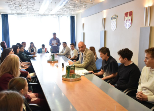 Fotografija 20 - Najuspješniji učenici na prijemu kod župana: ‘Budite ponosni na sebe kao što smo mi ponosni na vas’