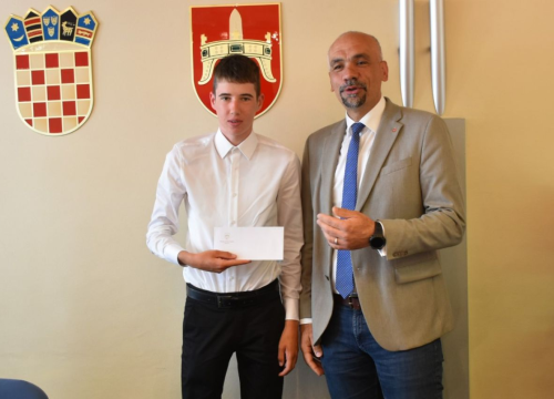 Fotografija 2 - Najuspješniji učenici na prijemu kod župana: ‘Budite ponosni na sebe kao što smo mi ponosni na vas’