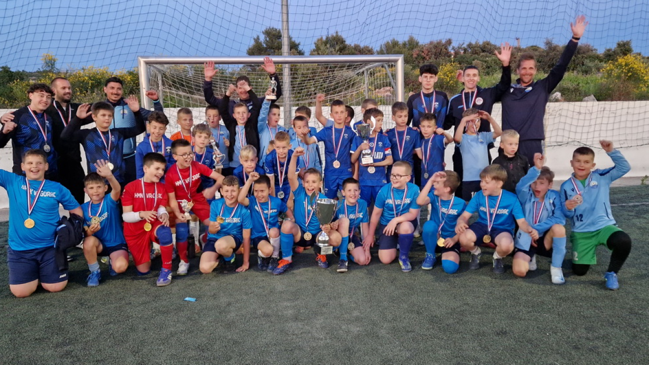 Tradicionalni malonogometni turnir U-10 u Primoštenu nadmašio očekivanja: HMNK Vrgorac slavio