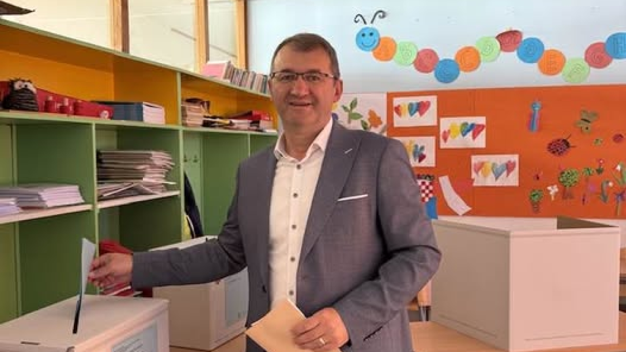 Josipa, Burić, Restović, Baranović, Rakić, Ledenko, Cvitan, Ćaćić.. Kandidati za župane i gradonačelnike izašli na izbore