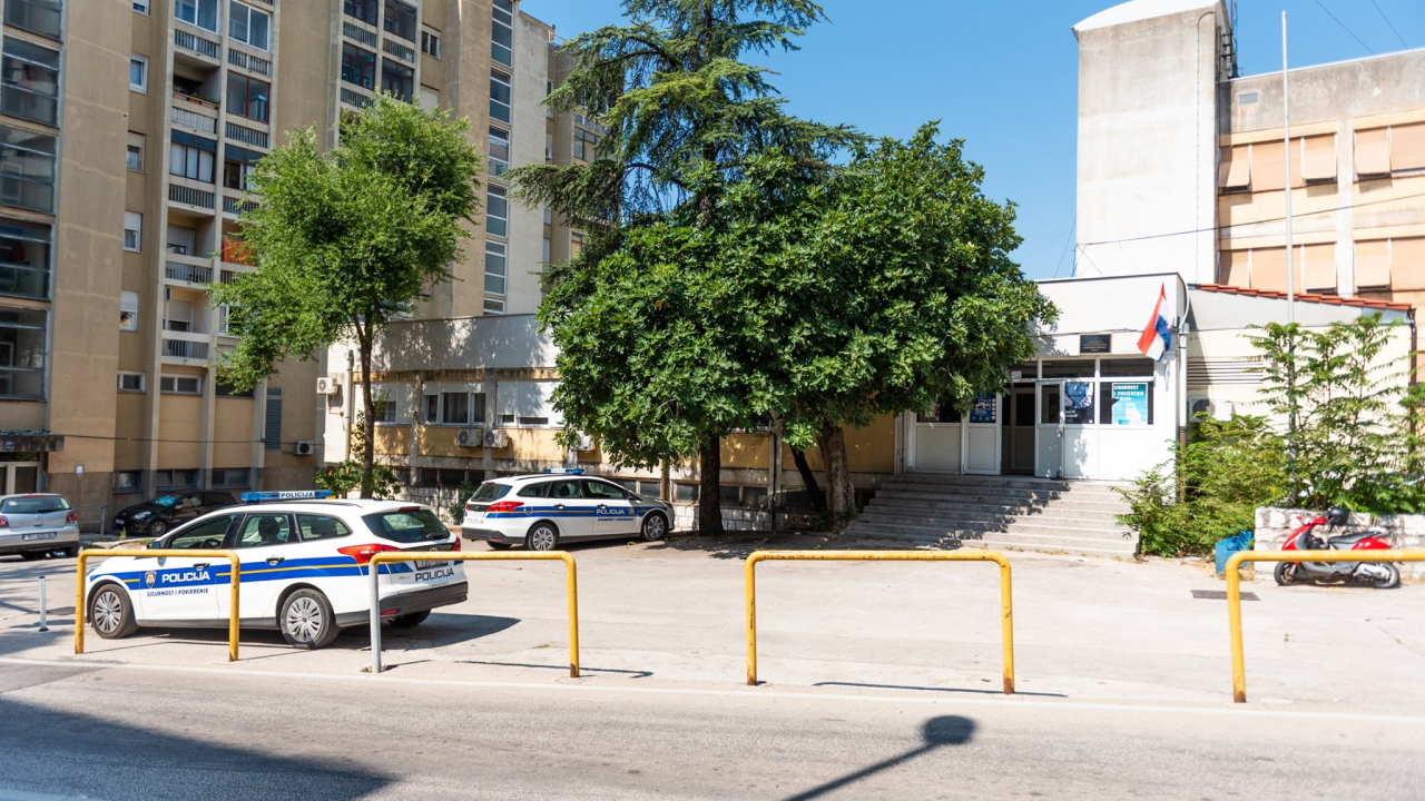 Policija u Šibeniku zaustavila pijanog vozača (34). Trijeznio se u postaji