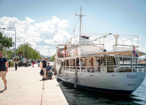 Fotografija 5 - 'Tijat' isplovio na probnu vožnju zbog certifikata: Župan Jelić prvi put na kultnom brodu