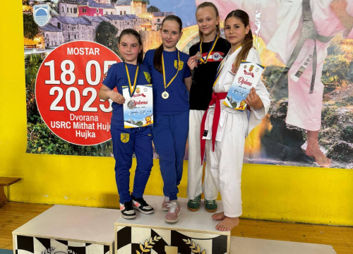 Fotografija 2 - FOTO Karatašima Phoenixa 20 medalja na 'Mostar Kupu'