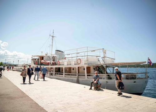 Fotografija 13 - 'Tijat' isplovio na probnu vožnju zbog certifikata: Župan Jelić prvi put na kultnom brodu