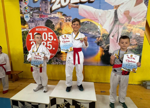 Fotografija 1 - FOTO Karatašima Phoenixa 20 medalja na 'Mostar Kupu'