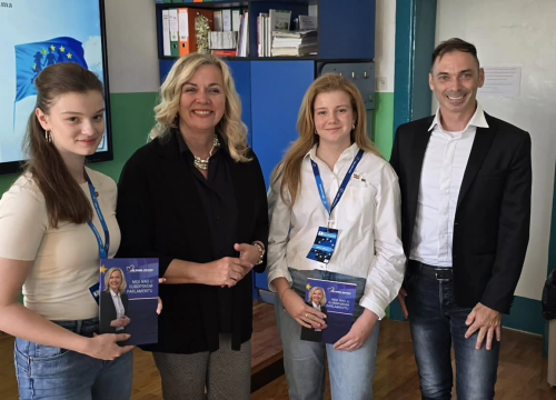 Fotografija 1 - EU zastupnica Željana Zovko posjetila Ekonomsku školu Šibenik: susret znanja, dijaloga i europskih vrijednosti