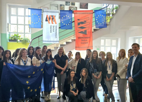 Fotografija 5 - EU zastupnica Željana Zovko posjetila Ekonomsku školu Šibenik: susret znanja, dijaloga i europskih vrijednosti