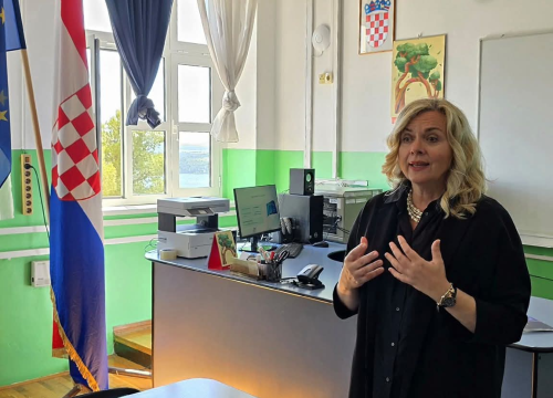 Fotografija 3 - EU zastupnica Željana Zovko posjetila Ekonomsku školu Šibenik: susret znanja, dijaloga i europskih vrijednosti