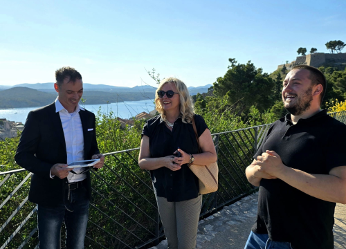 Fotografija 2 - EU zastupnica Željana Zovko posjetila Ekonomsku školu Šibenik: susret znanja, dijaloga i europskih vrijednosti