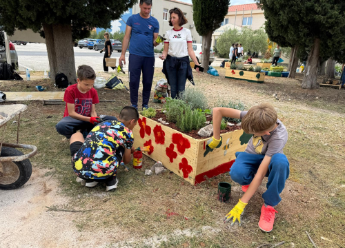 Fotografija 4 - FOTO Kad se male ruke slože: U Katoličkoj osnovnoj školi održana volonterska akcija uređenja školskog vrta