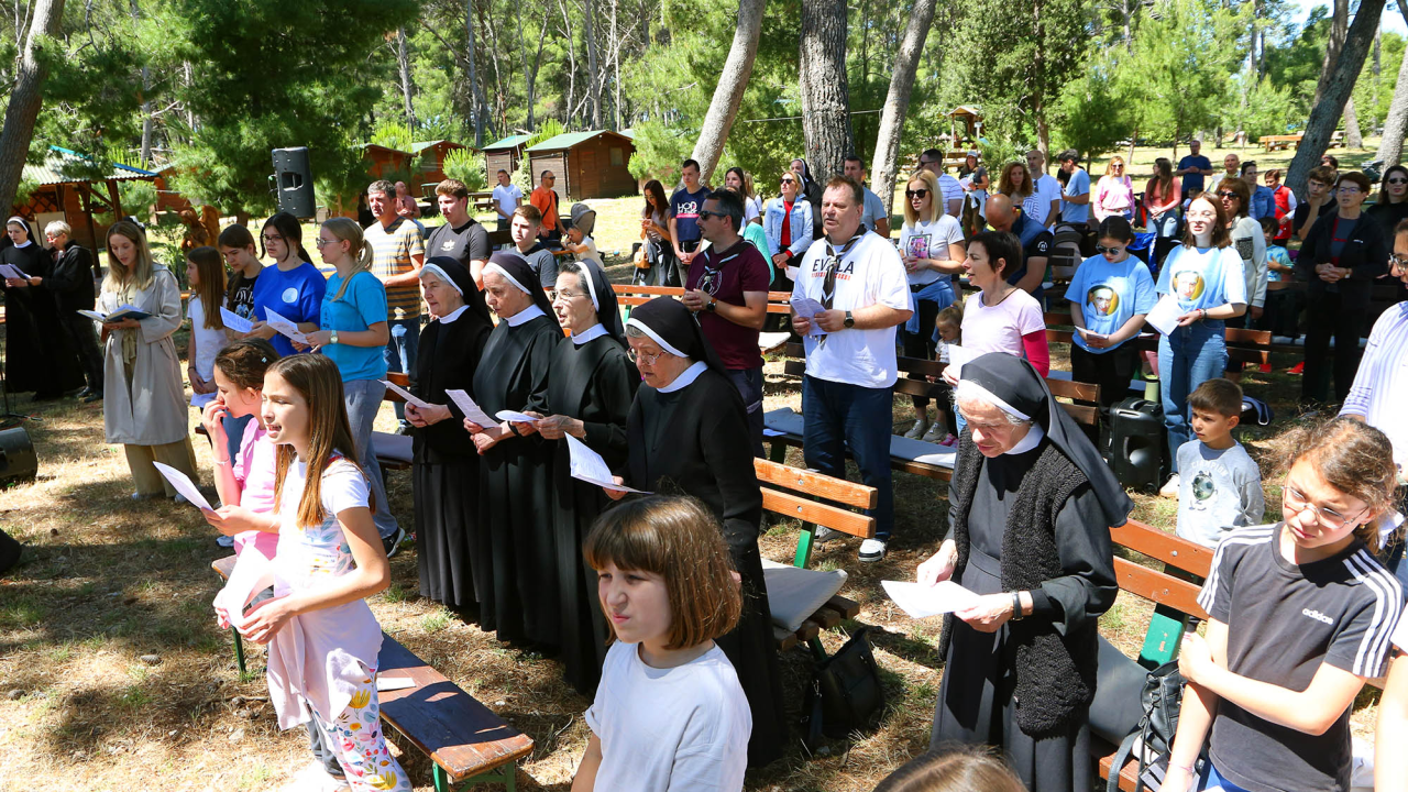 Na Krapnju održan Susret obitelji i mladih Šibenske biskupije