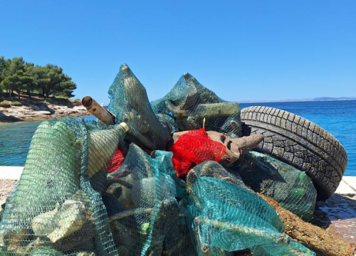Fotografija 13 - Ekološka akcija na murterskim Podvrškama: Ronioci i volonteri izvukli hrpu otpada iz mora