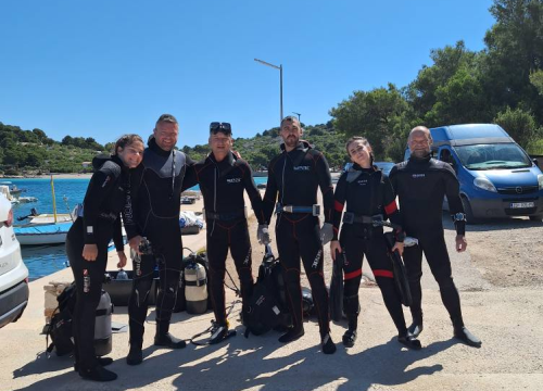 Fotografija 8 - Ekološka akcija na murterskim Podvrškama: Ronioci i volonteri izvukli hrpu otpada iz mora
