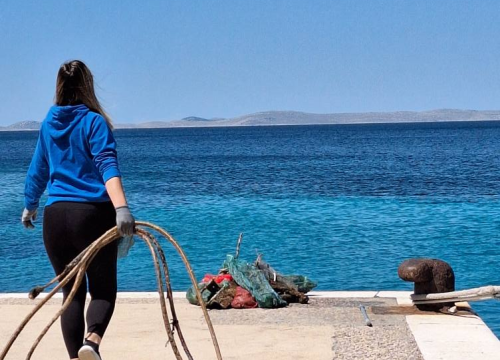 Fotografija 2 - Ekološka akcija na murterskim Podvrškama: Ronioci i volonteri izvukli hrpu otpada iz mora