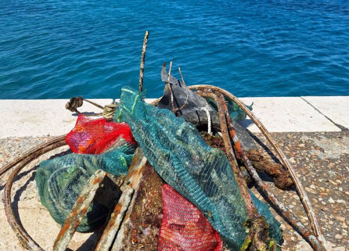 Fotografija 18 - Ekološka akcija na murterskim Podvrškama: Ronioci i volonteri izvukli hrpu otpada iz mora