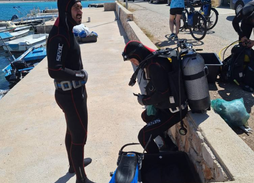 Fotografija 12 - Ekološka akcija na murterskim Podvrškama: Ronioci i volonteri izvukli hrpu otpada iz mora