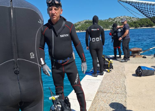 Fotografija 6 - Ekološka akcija na murterskim Podvrškama: Ronioci i volonteri izvukli hrpu otpada iz mora