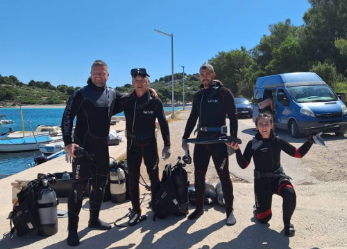 Fotografija 9 - Ekološka akcija na murterskim Podvrškama: Ronioci i volonteri izvukli hrpu otpada iz mora