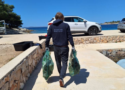 Fotografija 4 - Ekološka akcija na murterskim Podvrškama: Ronioci i volonteri izvukli hrpu otpada iz mora