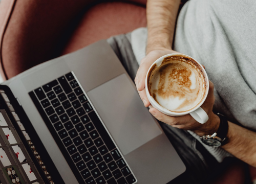 Europska komisija najavila istragu protiv Pornhuba, Stripchata, XNXX-a i XVideosa