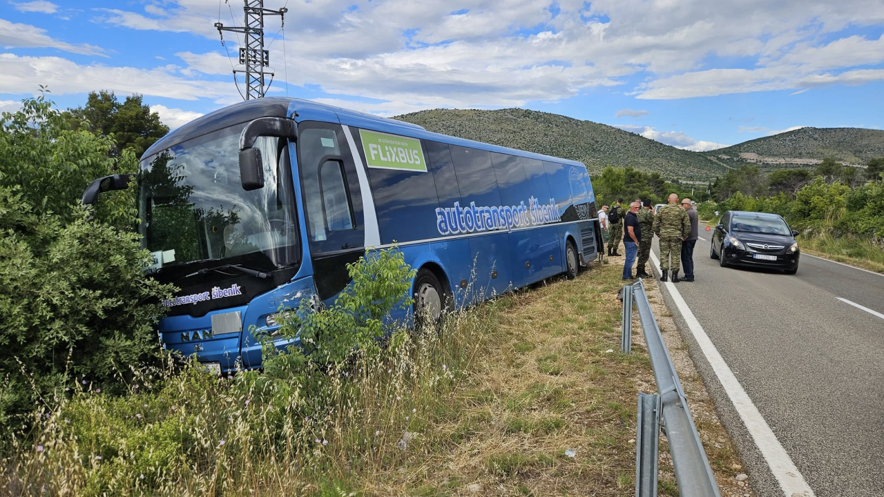 Brzom reakcijom i prisebnošću vozača autobusa, izbjegnuta tragedija na cesti prema Tromilji