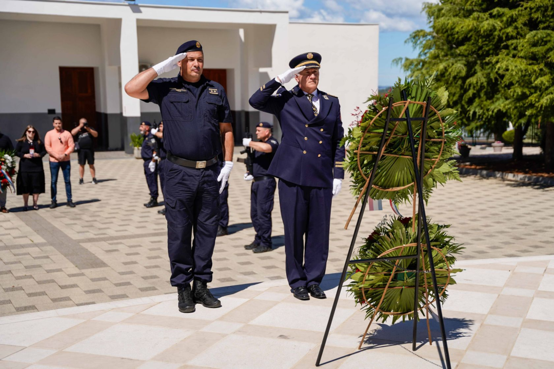Polaganje vijenaca na Kvanju
