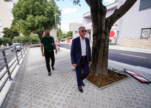 Fotografija 4 - Danas se za promet ponovno otvara Ulica 3. studenog 1944.